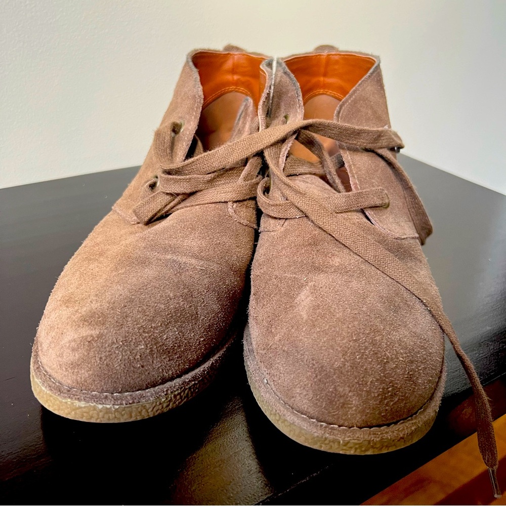 Great pair of very comfortable and gently worn chukka boots.